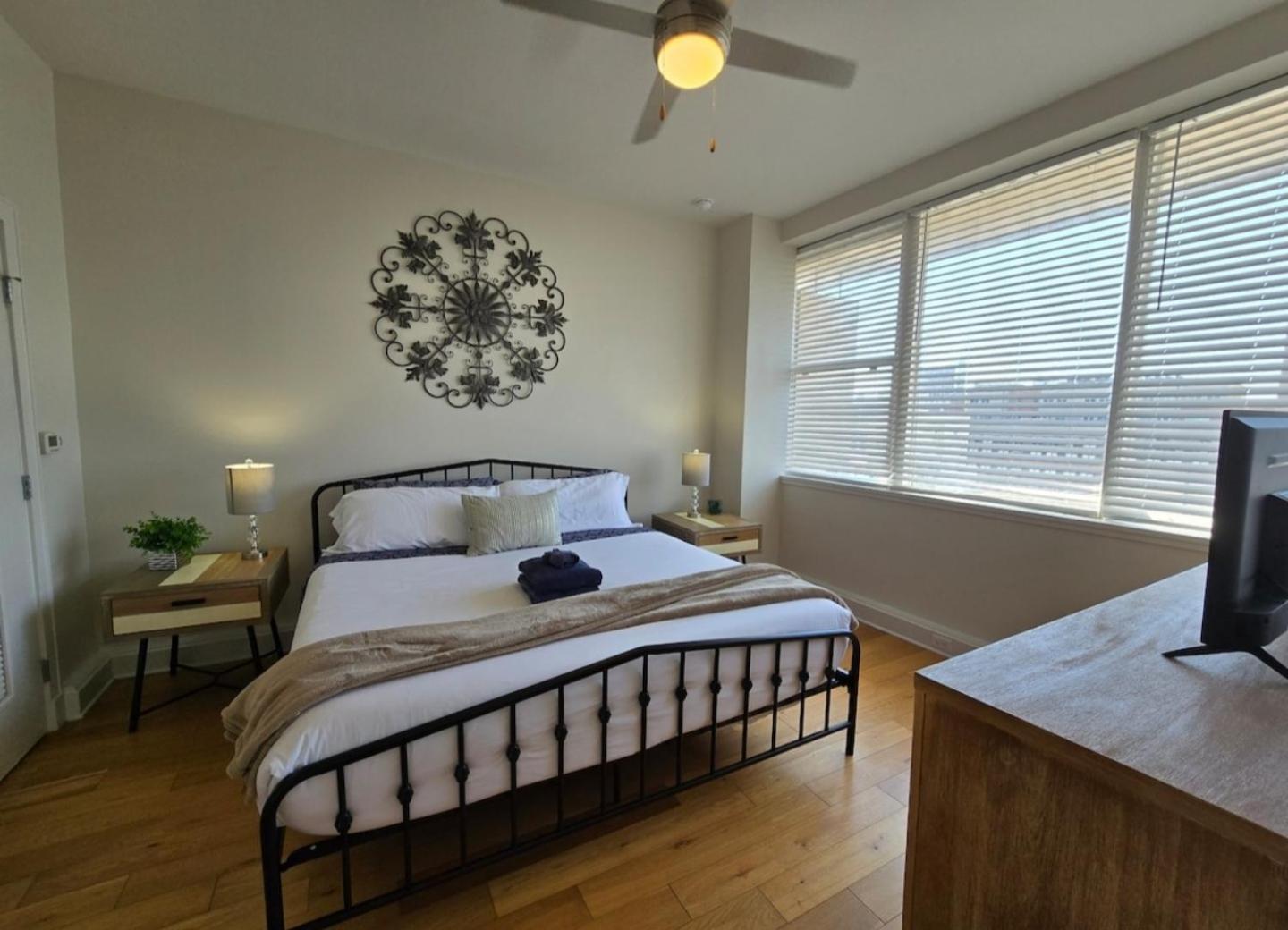 Amazing Condos Beautiful View 2 Blocks To French Quarter, Small Rooftop Pool, Gym, Seanger Theater, Super Dome, And Bourbon St New Orleans Bilik gambar