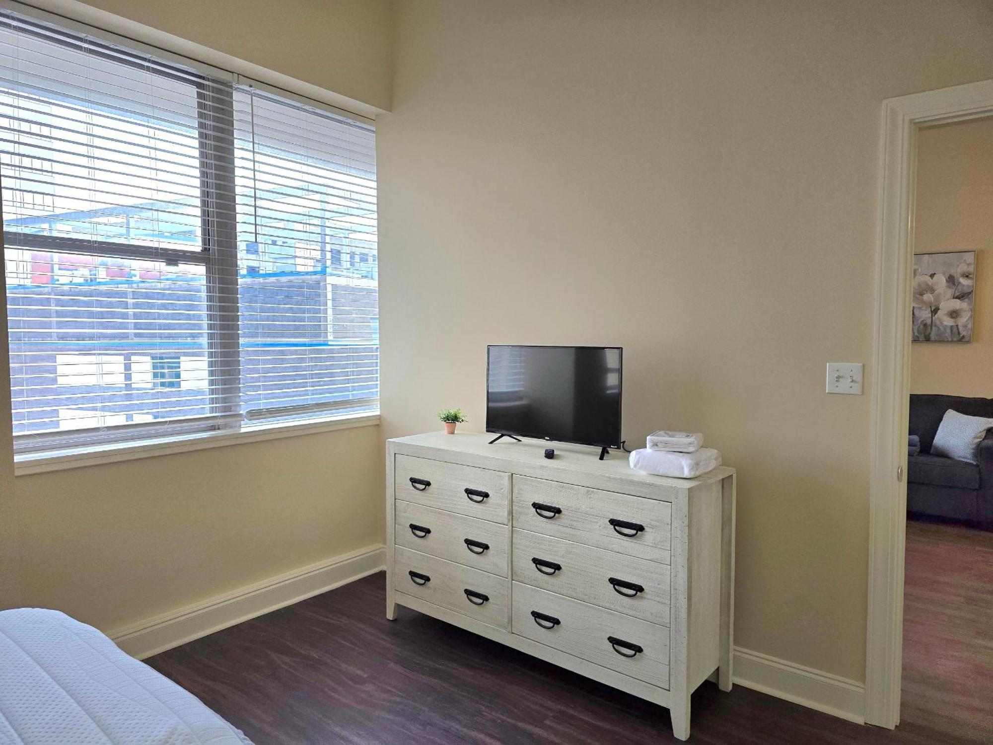 Amazing Condos Beautiful View 2 Blocks To French Quarter, Small Rooftop Pool, Gym, Seanger Theater, Super Dome, And Bourbon St New Orleans Bilik gambar