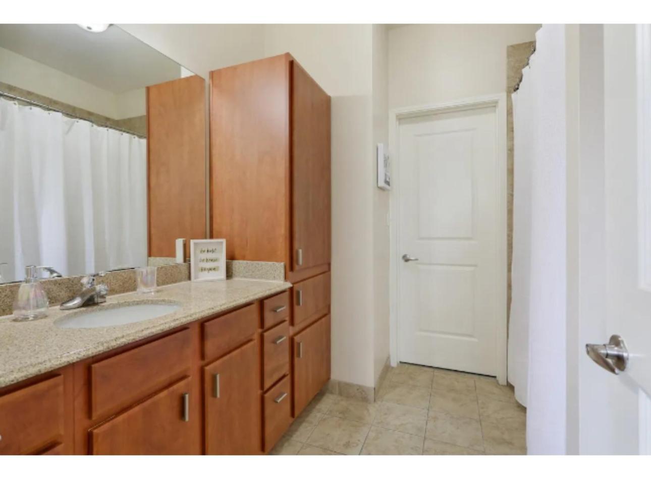 Amazing Condos Beautiful View 2 Blocks To French Quarter, Small Rooftop Pool, Gym, Seanger Theater, Super Dome, And Bourbon St New Orleans Bilik gambar