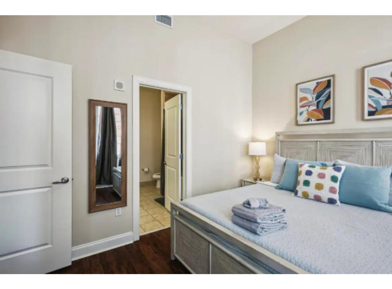 Amazing Condos Beautiful View 2 Blocks To French Quarter, Small Rooftop Pool, Gym, Seanger Theater, Super Dome, And Bourbon St New Orleans Bilik gambar