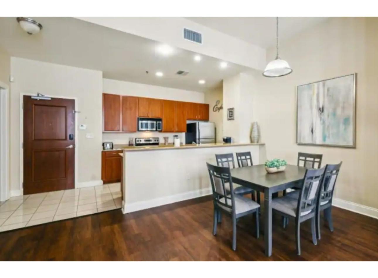 Amazing Condos Beautiful View 2 Blocks To French Quarter, Small Rooftop Pool, Gym, Seanger Theater, Super Dome, And Bourbon St New Orleans Bilik gambar